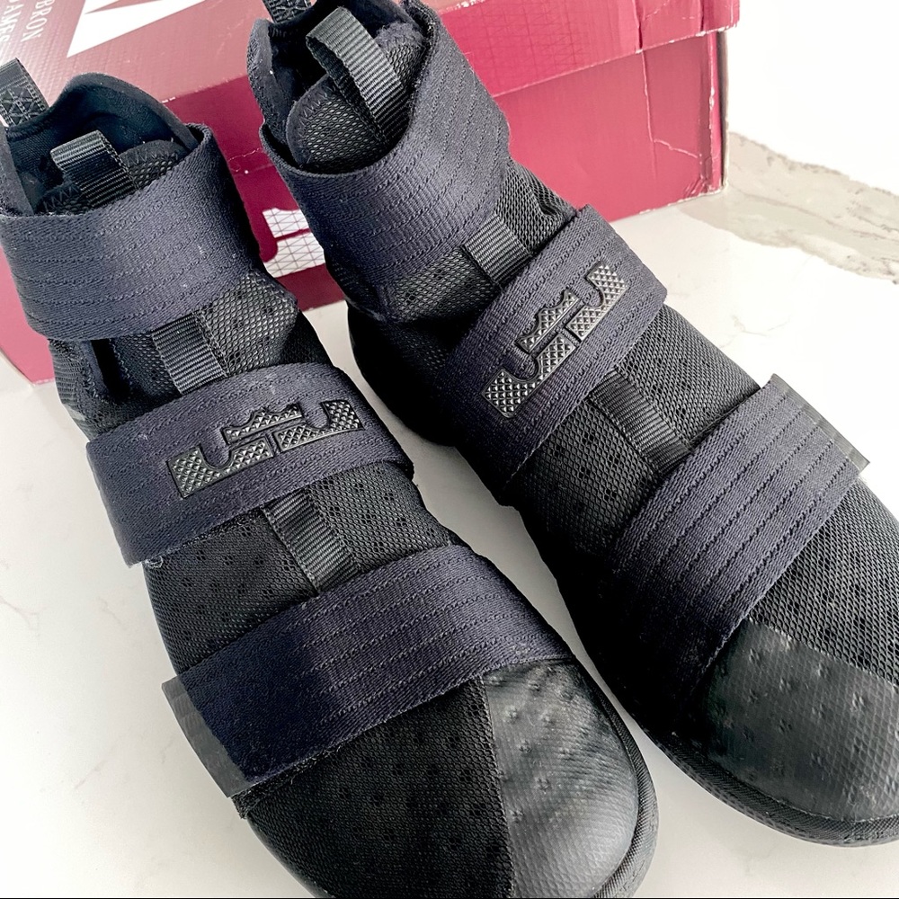 Lebron Soldier 10 Nike Sneakers